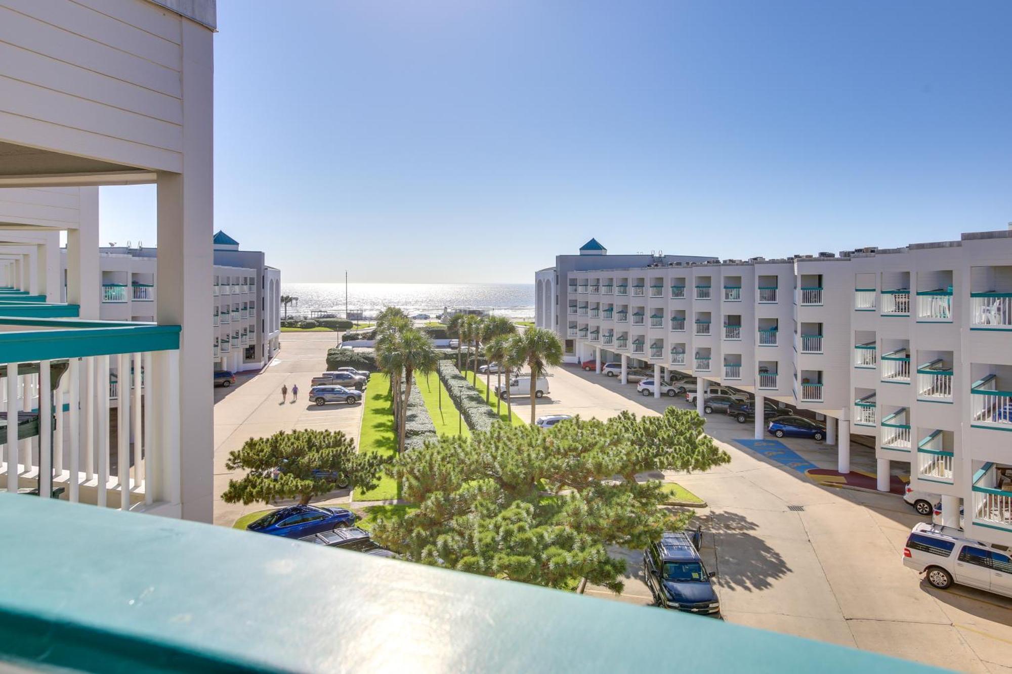 Galveston Retreat With Balcony And Gulf Views! Lägenhet Exteriör bild