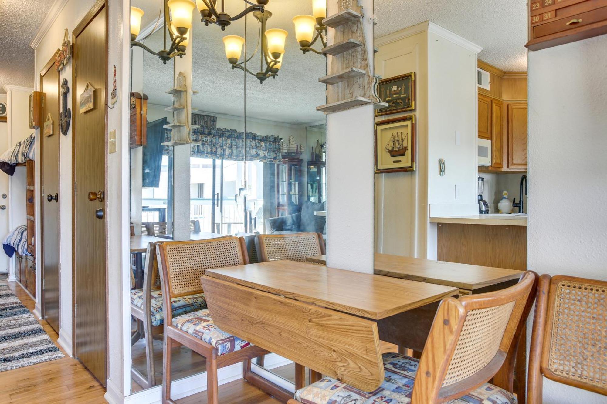 Galveston Retreat With Balcony And Gulf Views! Lägenhet Exteriör bild